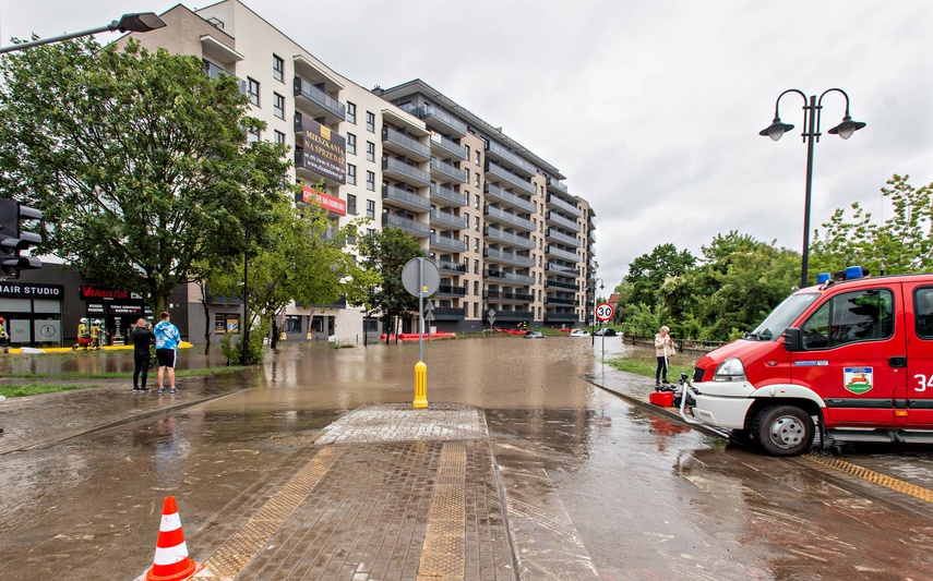 Szpital uratowany przed wodą, okolice zalane zdjęcie nr 334599