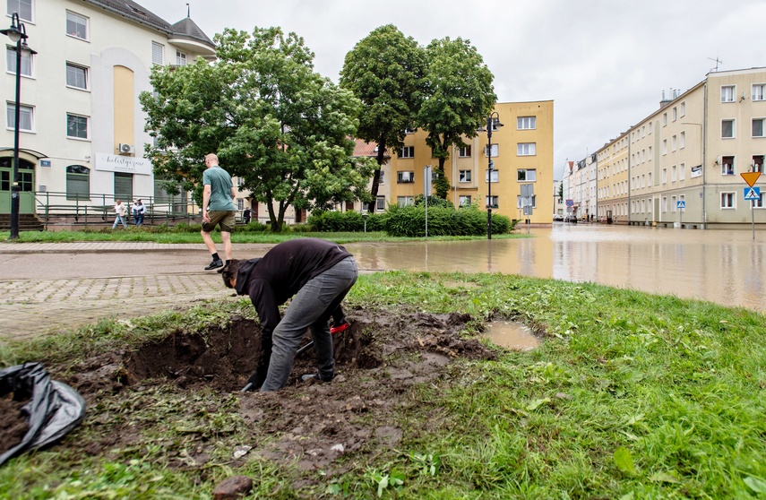 Szpital uratowany przed wodą, okolice zalane zdjęcie nr 334573