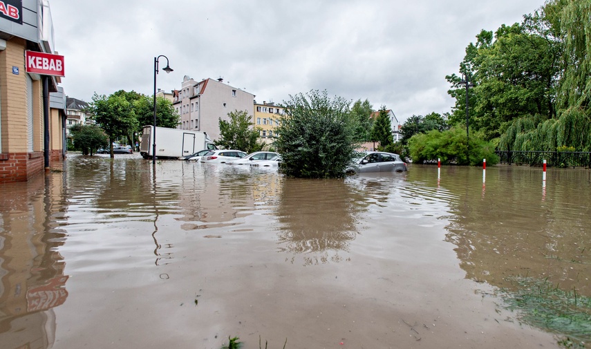 Szpital uratowany przed wodą, okolice zalane zdjęcie nr 334580
