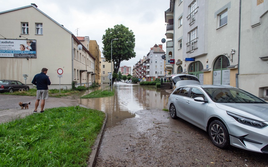 Szpital uratowany przed wodą, okolice zalane zdjęcie nr 334564