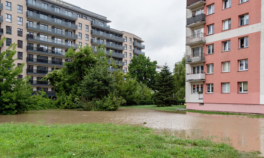 Szpital uratowany przed wodą, okolice zalane zdjęcie nr 334597