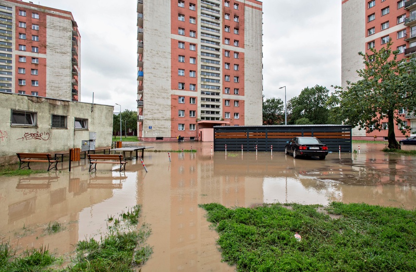 Szpital uratowany przed wodą, okolice zalane zdjęcie nr 334593