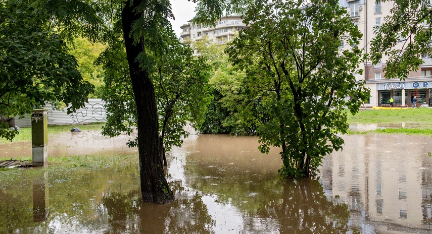 To się ogląda Szpital uratowany przed wodą, okolice zalane