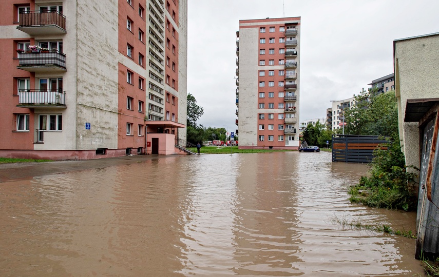 Szpital uratowany przed wodą, okolice zalane zdjęcie nr 334595