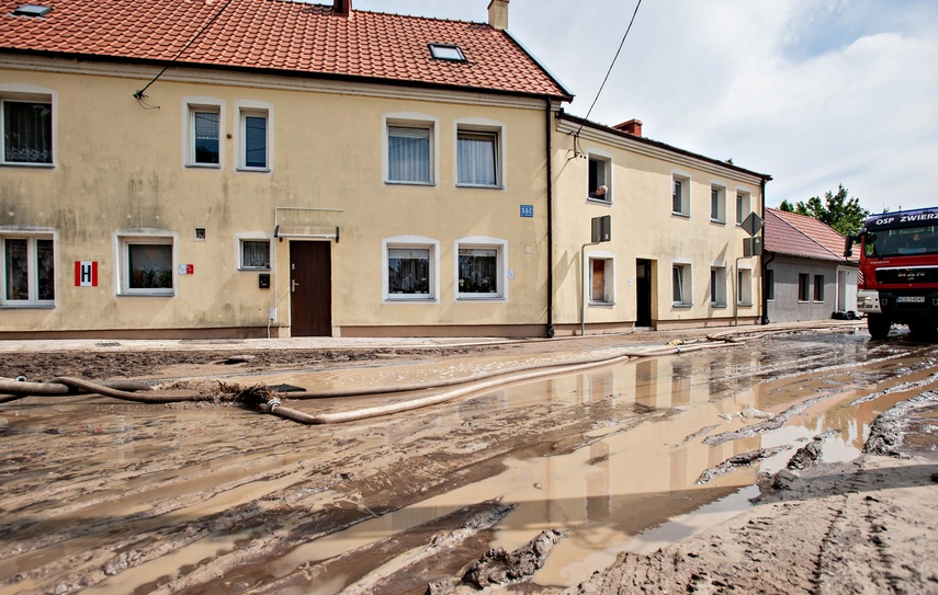 Wielkie sprzątanie po wielkiej wodzie zdjęcie nr 334695