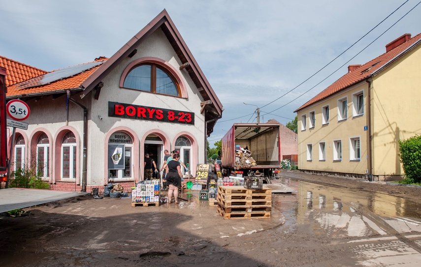 Wielkie sprzątanie po wielkiej wodzie zdjęcie nr 334719