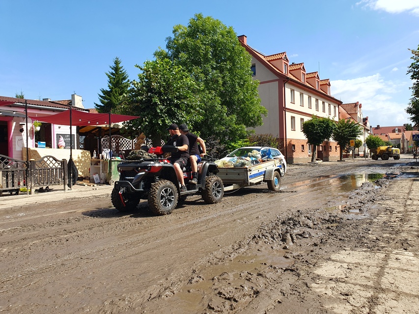 Wielkie sprzątanie w Tolkmicku zdjęcie nr 334787
