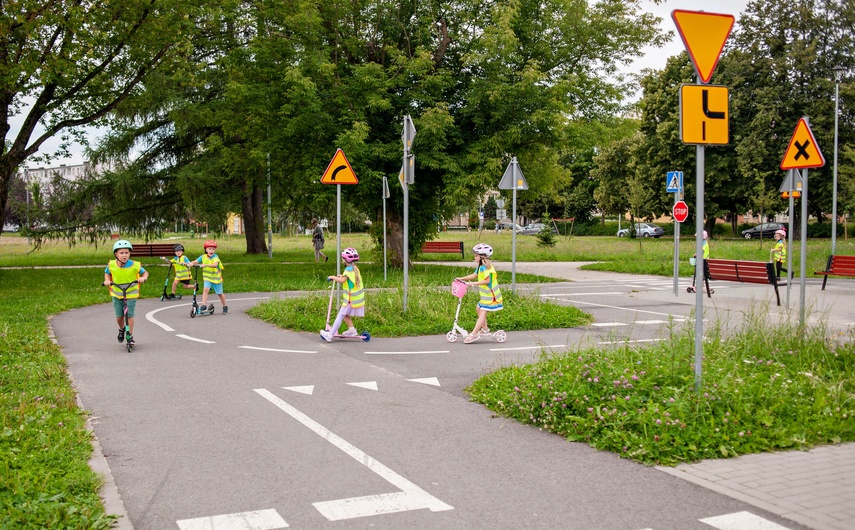 Hulajnogą tylko w kasku i w pojedynkę zdjęcie nr 334912