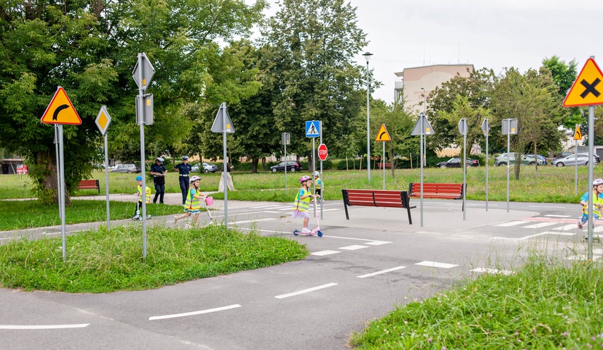 Hulajnogą tylko w kasku i w pojedynkę zdjęcie nr 334913
