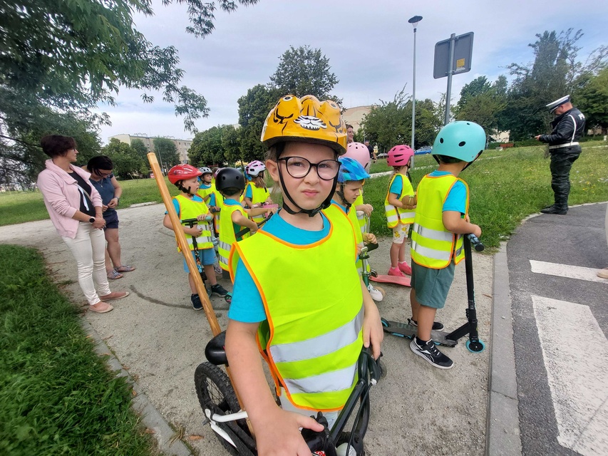 Hulajnogą tylko w kasku i w pojedynkę zdjęcie nr 334943