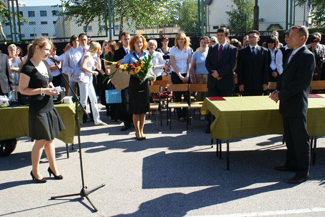 - Panie dyrektorze, w imieniu wszystkich tu zebranych uczniów, proszę przyjąć od nas szczere, bo płynące z serca