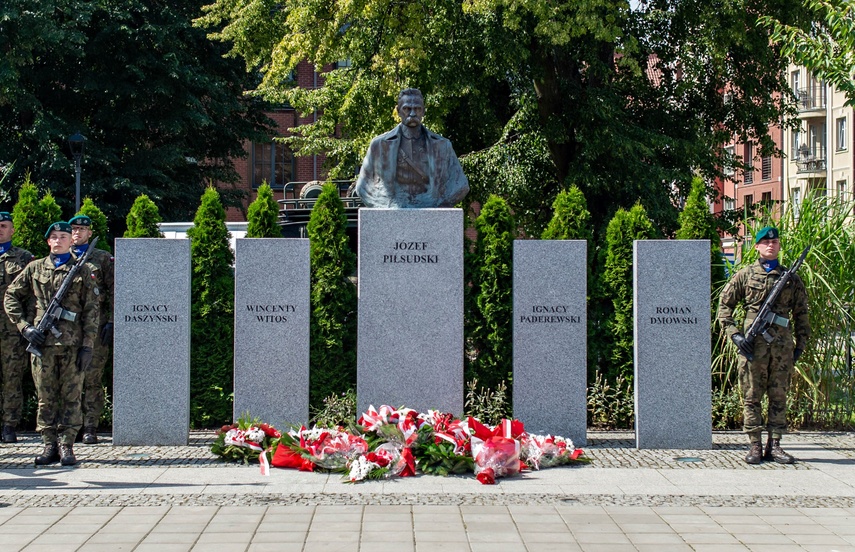 Tak elblążanie obchodzili Święto Wojska Polskiego zdjęcie nr 335507