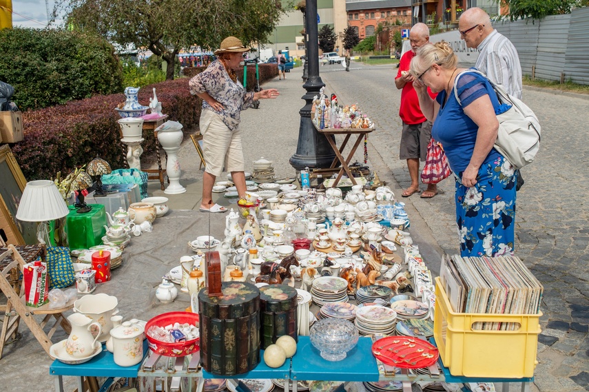 Na straganie w dzień targowy... zdjęcie nr 335741