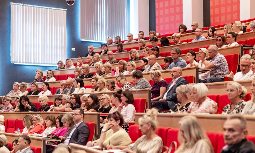 Dwa nowe przedmioty i więcej wf-u na dworze zdjęcie nr 336063
