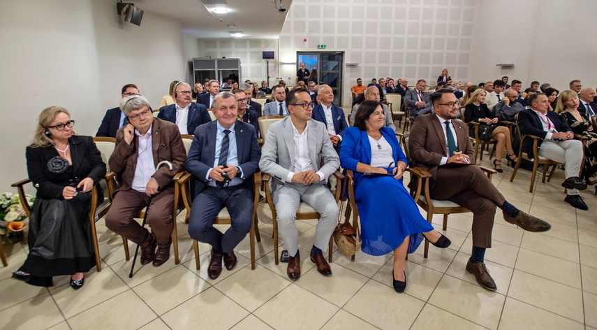 Otwarcie z chirurgiczną precyzją zdjęcie nr 336711