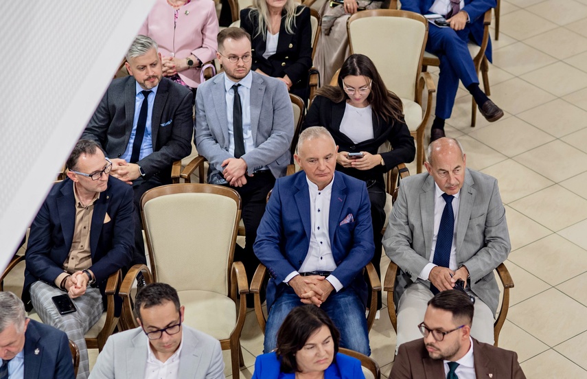 Otwarcie z chirurgiczną precyzją zdjęcie nr 336721