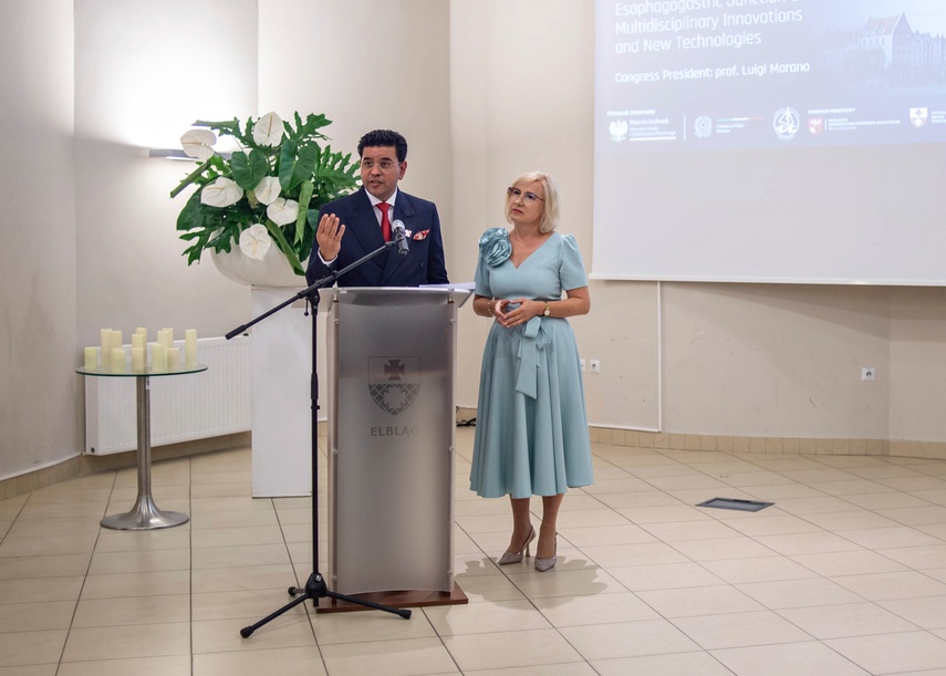 Otwarcie z chirurgiczną precyzją zdjęcie nr 336709