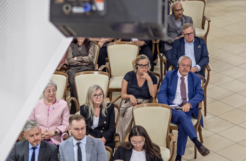 Otwarcie z chirurgiczną precyzją zdjęcie nr 336722