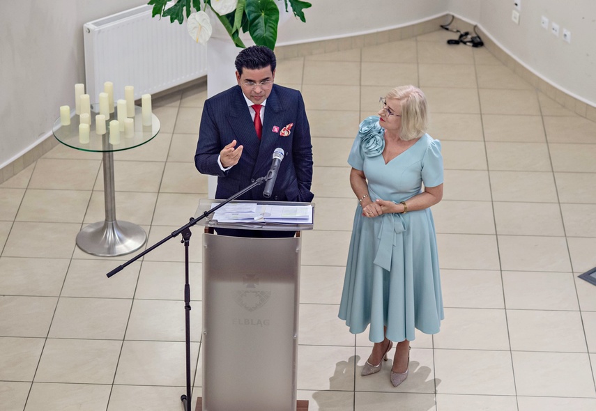 Otwarcie z chirurgiczną precyzją zdjęcie nr 336723