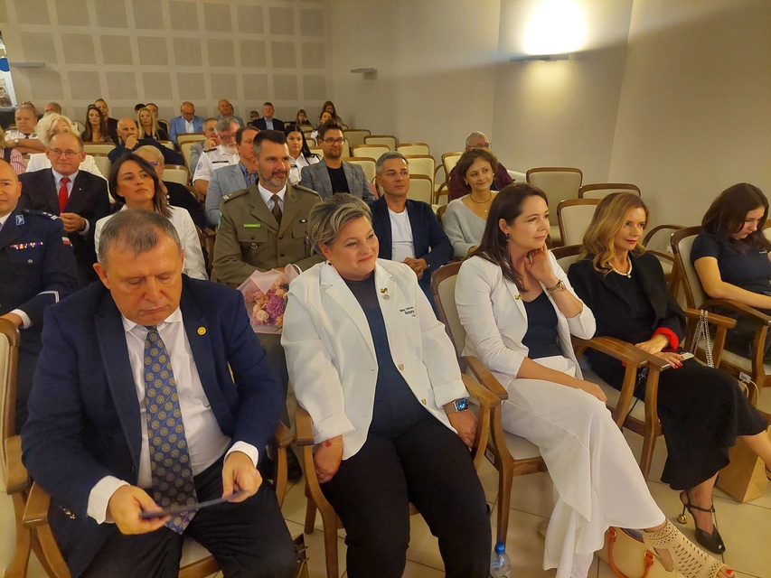 "Służba ponad własne korzyści" zdjęcie nr 337078