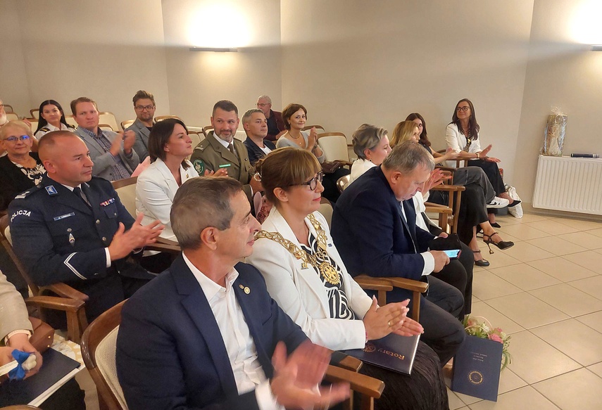 "Służba ponad własne korzyści" zdjęcie nr 337076