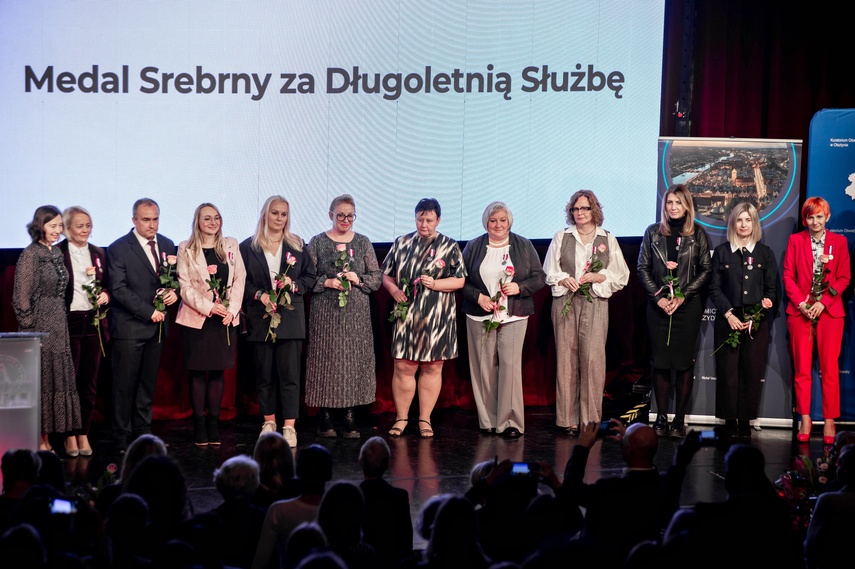 Nauczyciele nagrodzeni przy okazji święta oświaty zdjęcie nr 337831