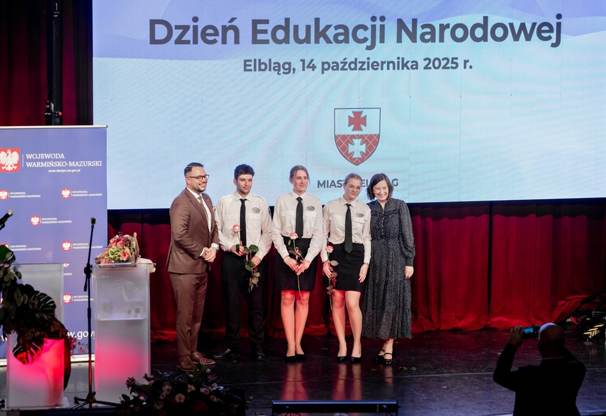 Nauczyciele nagrodzeni przy okazji święta oświaty zdjęcie nr 337852
