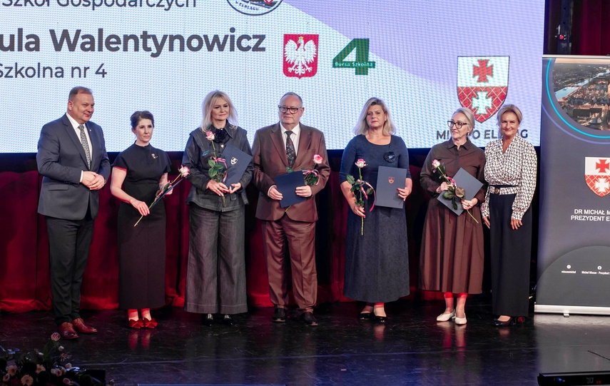 Nauczyciele nagrodzeni przy okazji święta oświaty zdjęcie nr 337816