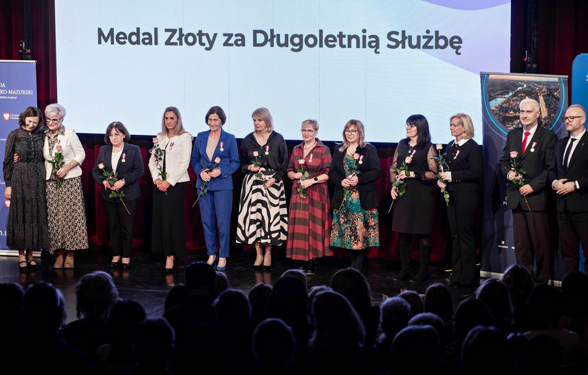 Nauczyciele nagrodzeni przy okazji święta oświaty zdjęcie nr 337826