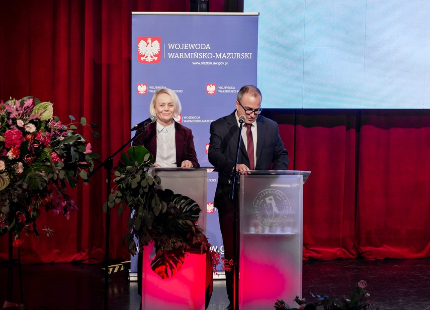 Nauczyciele nagrodzeni przy okazji święta oświaty zdjęcie nr 337820
