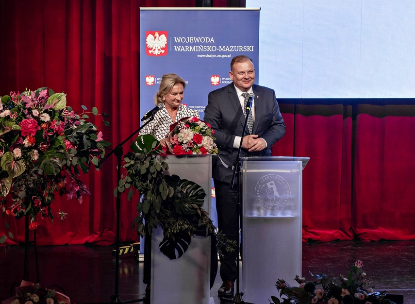 Nauczyciele nagrodzeni przy okazji święta oświaty zdjęcie nr 337813