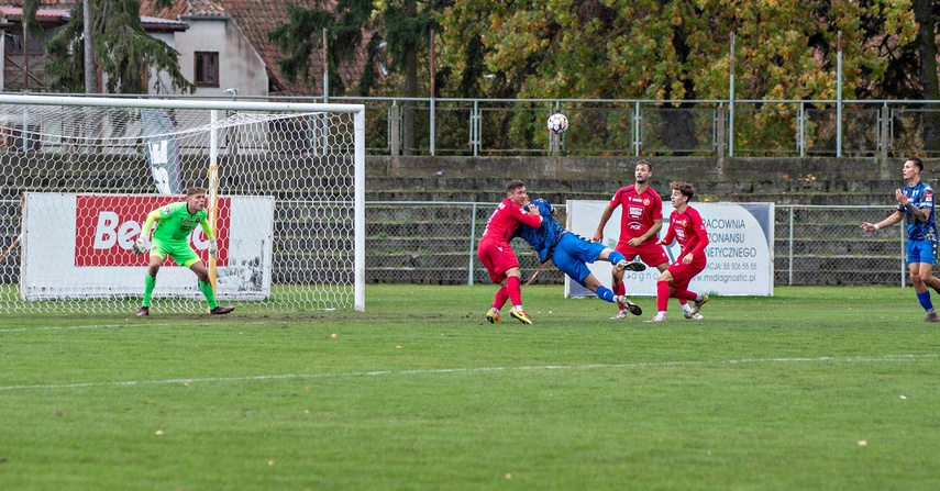 Dwóch rannych i pat na Agrykola zdjęcie nr 338001