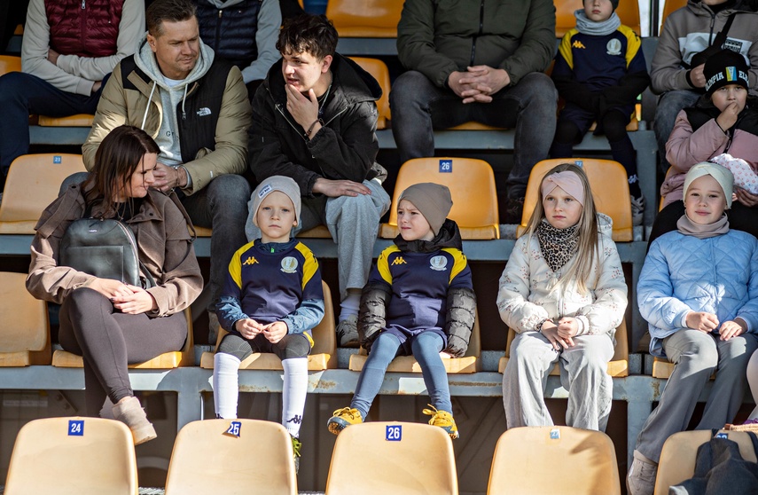 Dwóch rannych i pat na Agrykola zdjęcie nr 337980