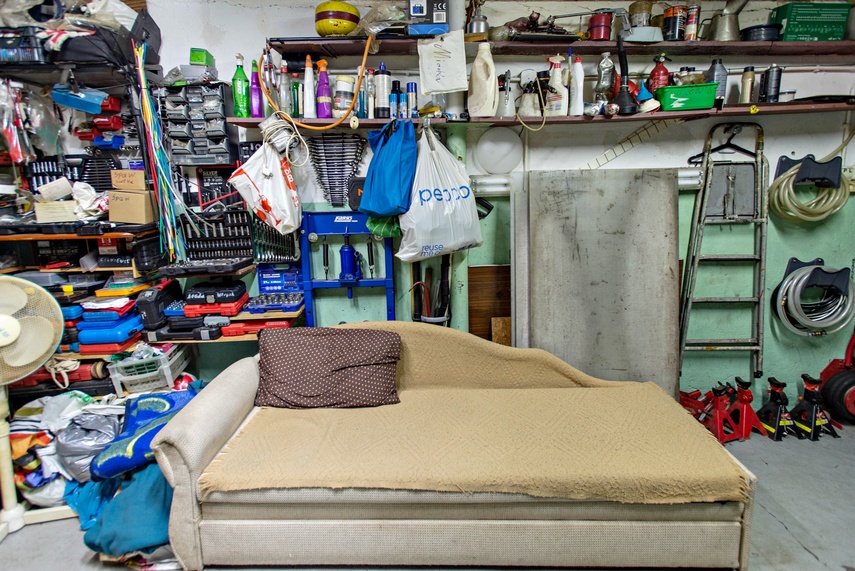 70-latek od pół roku mieszka w garażu, bez wody i ogrzewania zdjęcie nr 338083 70-latek od pół roku mieszka w garażu, bez wody i ogrzewania zdjęcie nr 338083