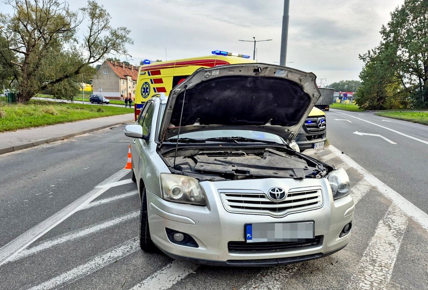 Kolizja na skrzyżowaniu zdjęcie nr 338116