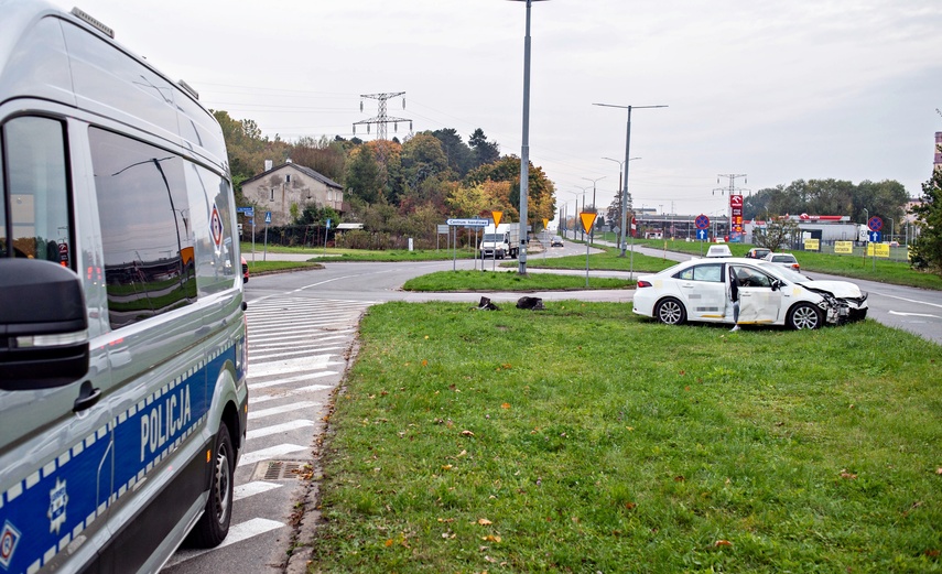 Kolizja na skrzyżowaniu zdjęcie nr 338117