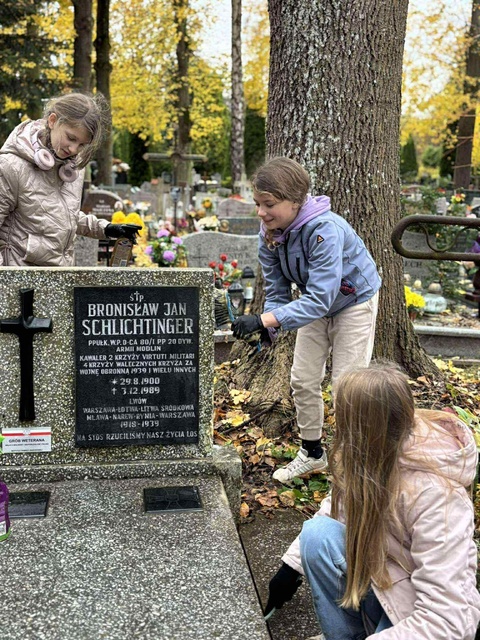 Harcerska akcja "Ocalić od zapomnienia" zdjęcie nr 338371 Harcerska akcja "Ocalić od zapomnienia" zdjęcie nr 338371