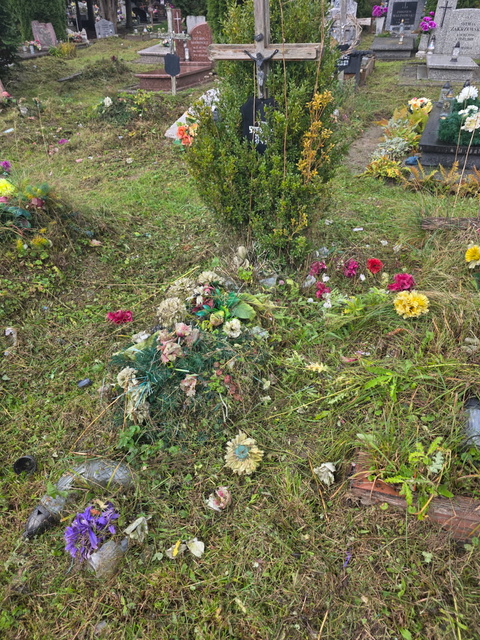 Czytelniczka: Tam też leżą ludzie zdjęcie nr 338388 Czytelniczka: Tam też leżą ludzie zdjęcie nr 338388
