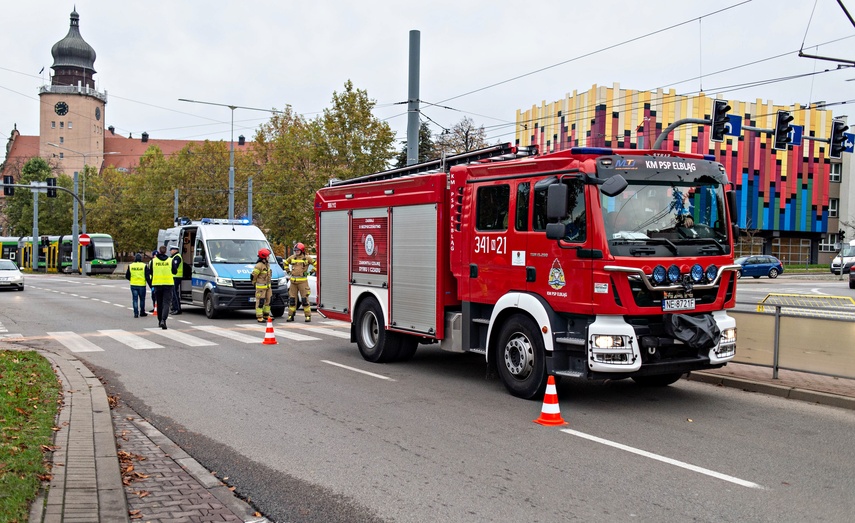 Próbował uniknąć zderzenia, uderzył w słup zdjęcie nr 338491
