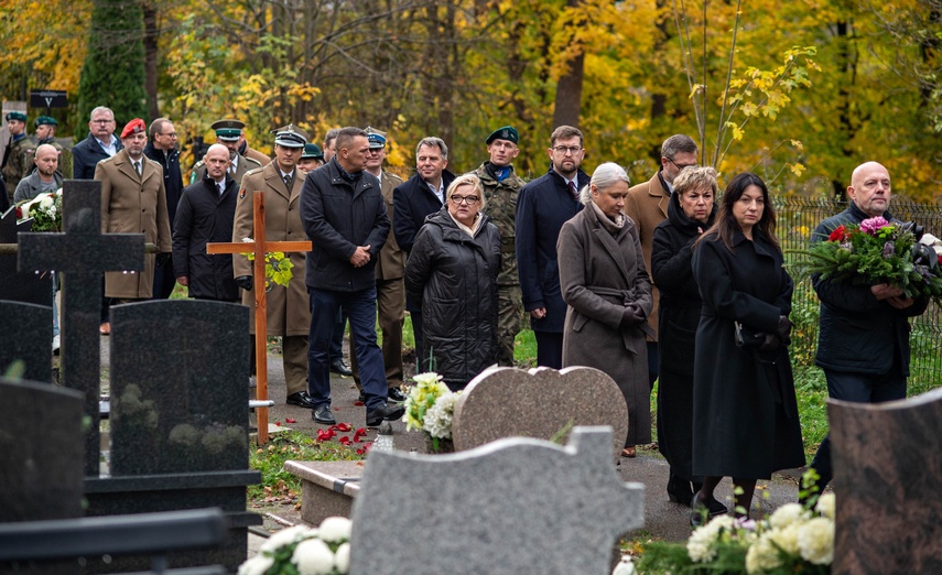 Prezydent RP odznaczył pośmiertnie Zdzisława Dubiellę. Dzisiaj odbył się pogrzeb zdjęcie nr 338509 Prezydent RP odznaczył pośmiertnie Zdzisława Dubiellę. Dzisiaj odbył się pogrzeb zdjęcie nr 338509