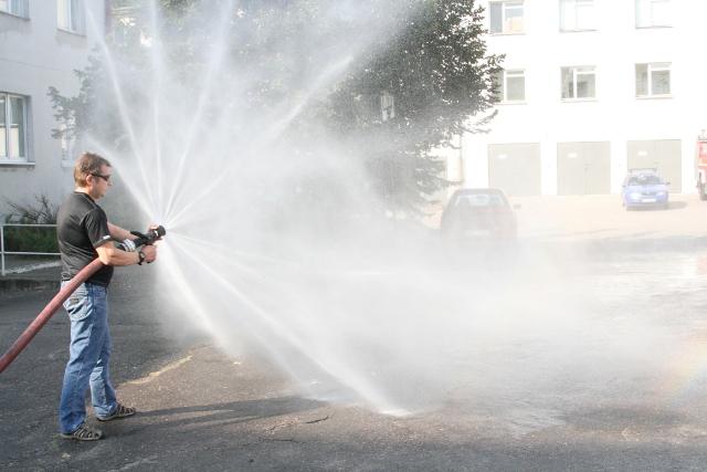 Mokre prezentacje i "chrzciny" w straży zdjęcie nr 27187