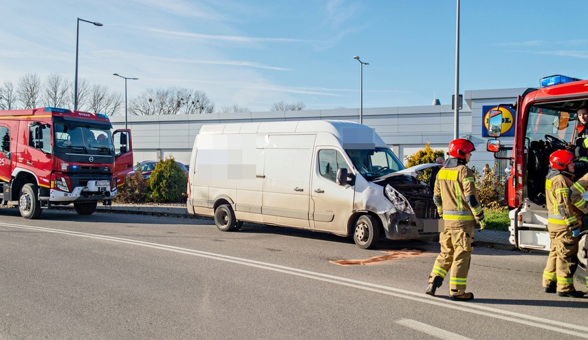 Kolizja auta dostawczego z tramwajem zdjęcie nr 338716