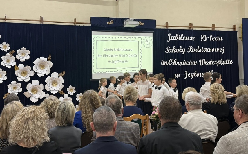 Szkoła w Jegłowniku świętowała 80-lecie zdjęcie nr 338778