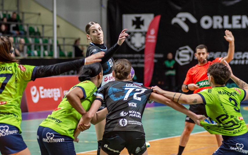 Pierwsza potyczka na remis zdjęcie nr 338879