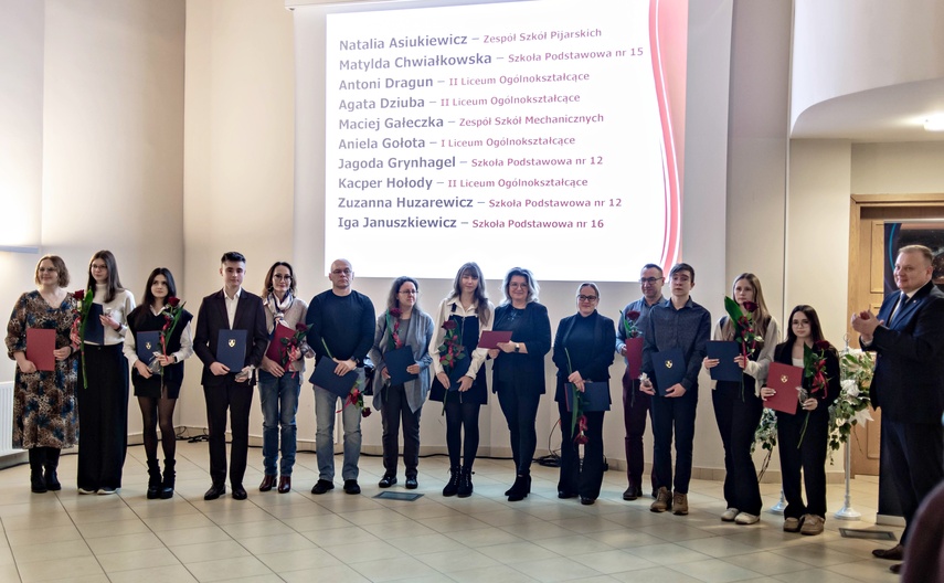 Stypendia dla najzdolniejszych zdjęcie nr 339416