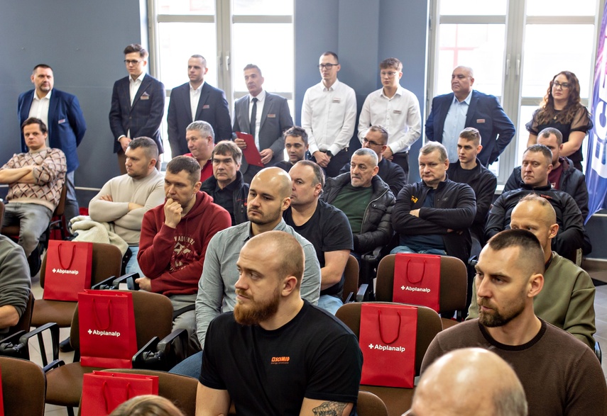 Nowe maszyny CNC w Centrum Kształcenia zdjęcie nr 339889