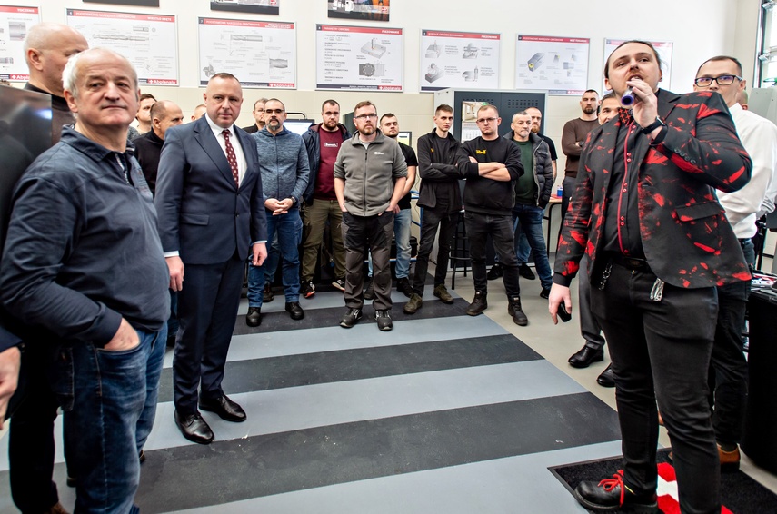 Nowe maszyny CNC w Centrum Kształcenia zdjęcie nr 339908