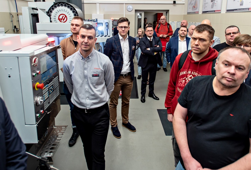 Nowe maszyny CNC w Centrum Kształcenia zdjęcie nr 339910