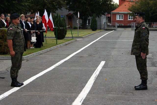 Minister chwali nowego dowódcę zdjęcie nr 27344
