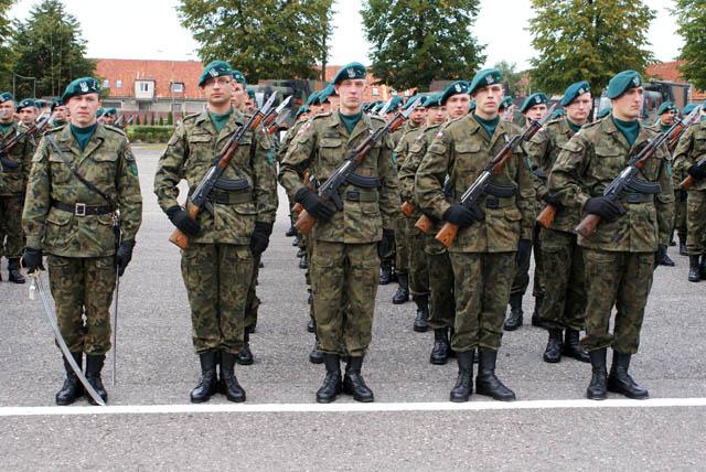 Minister chwali nowego dowódcę zdjęcie nr 27331